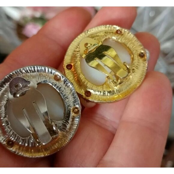 VINTAGE Faux Pearl Gold Clip-On Earrings Statement Bold Classic Mishmatch - Picture 12 of 12